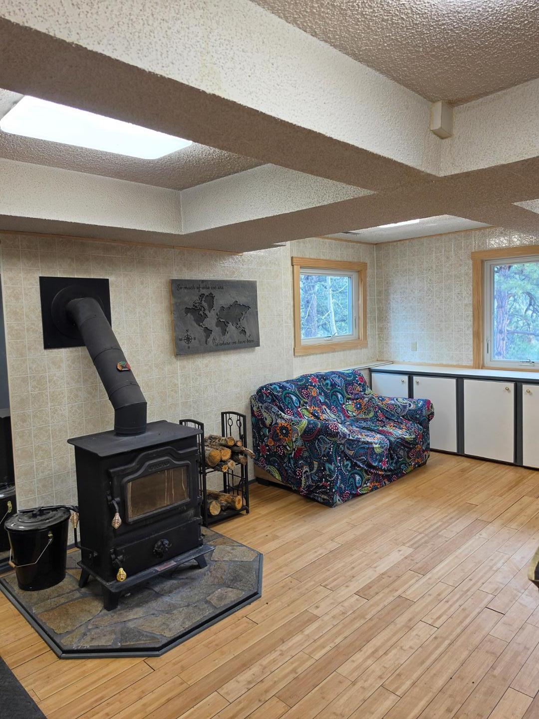 Image 17 of 25: No Description Available