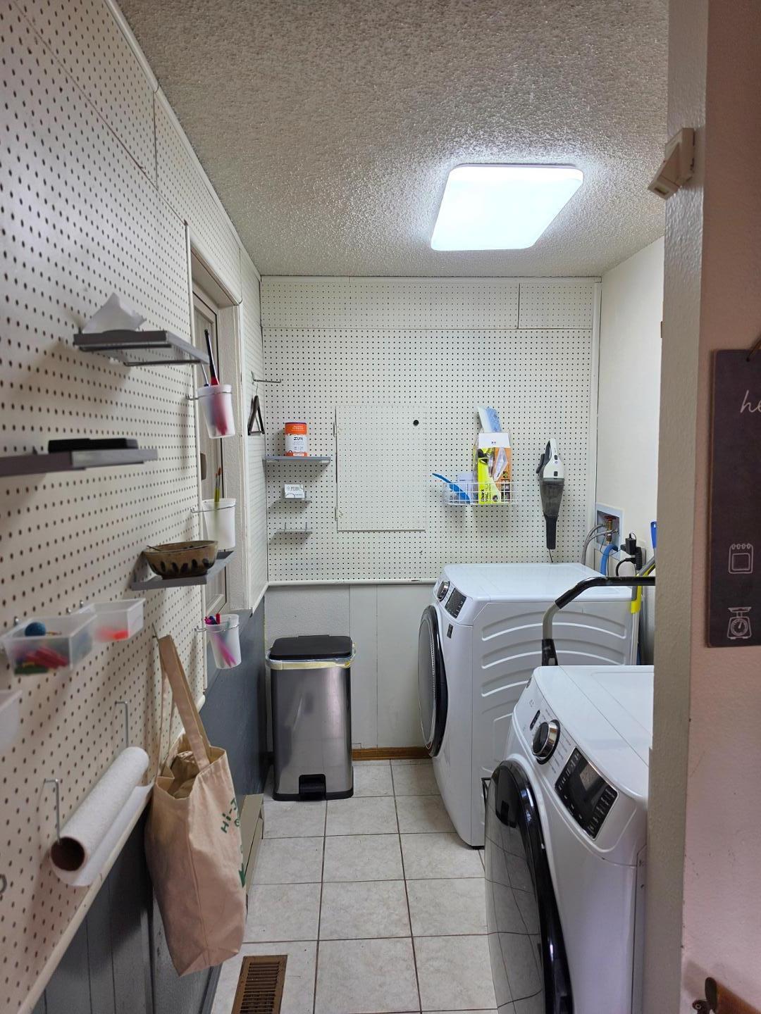 Image 25 of 25: No Description Available